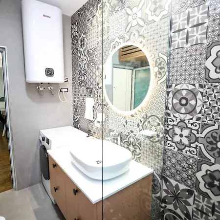 Center - Your Cosy Corner Апартаменты Тирана