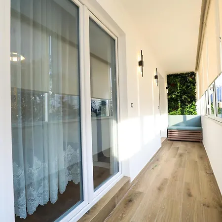 Center - Your Cosy Corner *