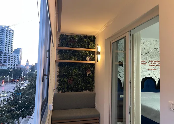 Center - Your Cosy Corner 티라나