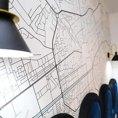 Center - Your Cosy Corner ティラナ